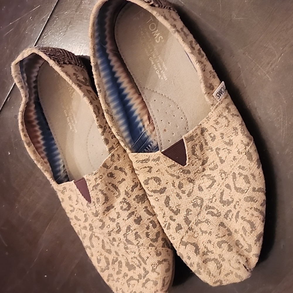 Toms Alpargata Cheetah Shoes 10 slip ons